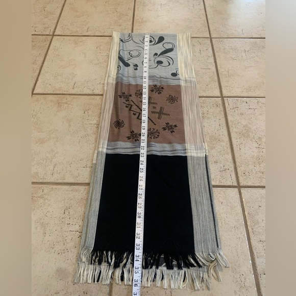 Boho Chic Tasseled Fringe Scarf / Wrap - Abstract & Floral Patterns - Picture 4 of 4